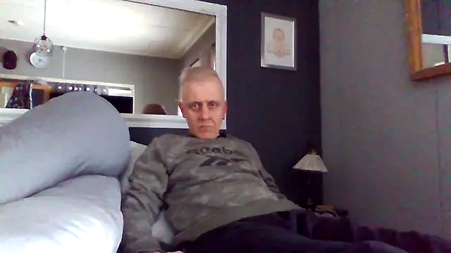 Snapshot of Teemu chatting on March 18, 3:42 pm Teemu online show from March 18, 3:42 pm