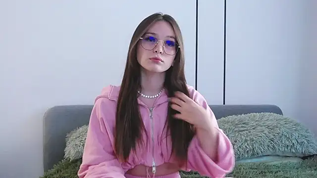 Snapshot of -Amora chatting on September 12, 11:21 am -Amora online show from September 12, 11:21 am