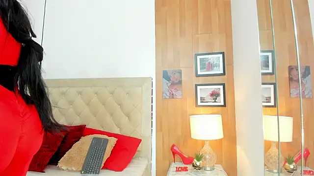 Snapshot of KimberlyBigBoobs chatting on November 27, 4:25 am KimberlyBigBoobs online show from November 27, 4:25 am