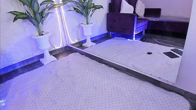 MelanieHillss online show from December 16, 4:28 am