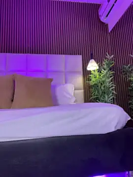 MelanieHillss online show from July 5, 4:41 am