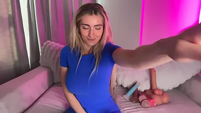 Snapshot of meggsworld chatting on July 9, 1:26 pm meggsworld online show from July 9, 1:26 pm