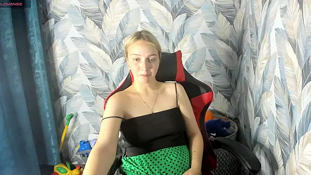 Snapshot of stella_leex chatting on November 4, 5:12 pm stella leex online show from November 4, 5:12 pm