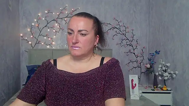 DianaMGG online show from April 24, 5:43 am