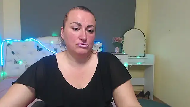 DianaMGG online show from April 27, 5:49 am