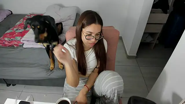 Greciaruiz  online show from April 28, 2:27 am