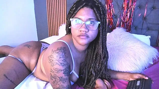 Snapshot of ZahraRose chatting on February 15, 4:01 pm ZahraRose online show from February 15, 4:01 pm