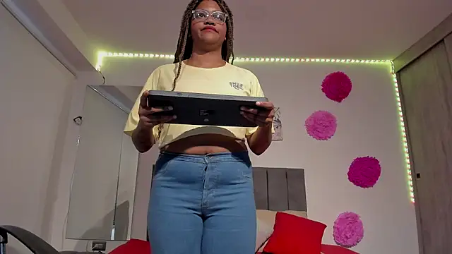 Snapshot of ZahraRose chatting on February 26, 11:52 am ZahraRose online show from February 26, 11:52 am