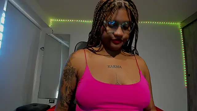 Snapshot of ZahraRose chatting on March 7, 1:40 pm ZahraRose online show from March 7, 1:40 pm