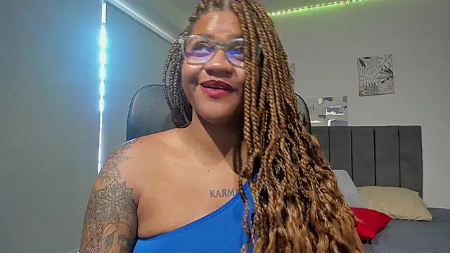 Snapshot of ZahraRose chatting on March 10, 6:45 pm ZahraRose online show from March 10, 6:45 pm