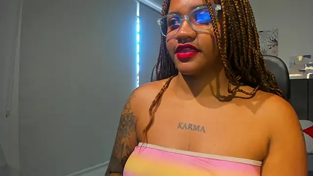 Snapshot of ZahraRose chatting on March 15, 3:37 pm ZahraRose online show from March 15, 3:37 pm