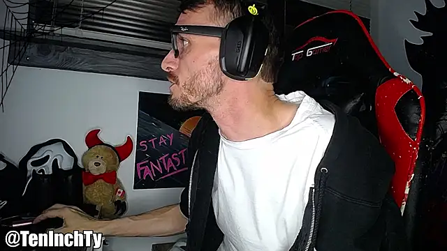 Snapshot of teninchty chatting on October 24, 4:09 am teninchty online show from October 24, 4:09 am