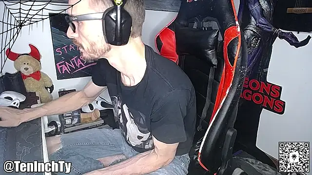 Snapshot of teninchty chatting on October 30, 4:30 pm teninchty online show from October 30, 4:30 pm