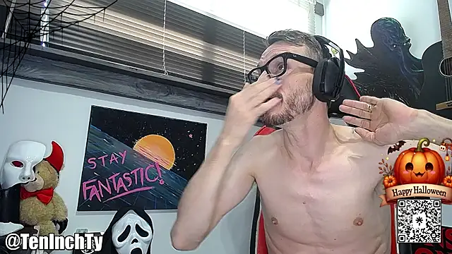 Snapshot of teninchty chatting on October 31, 5:25 pm teninchty online show from October 31, 5:25 pm