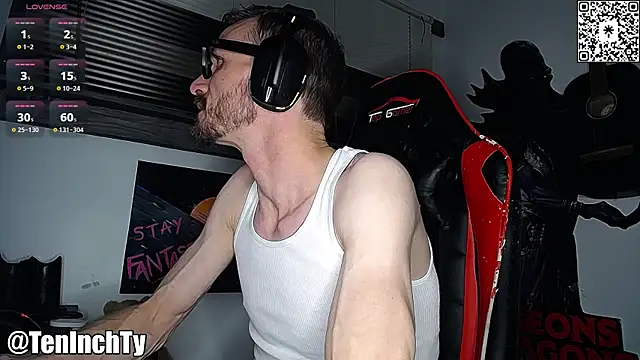 Snapshot of teninchty chatting on November 4, 5:06 am teninchty online show from November 4, 5:06 am