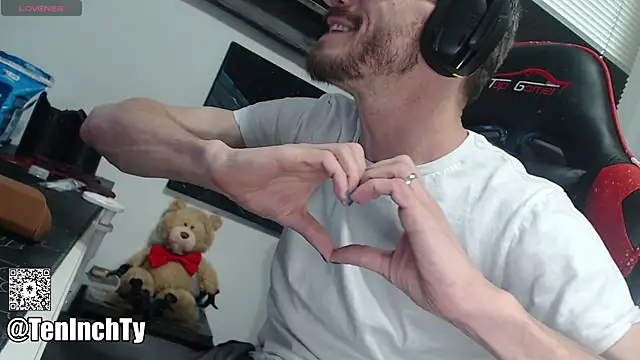 Snapshot of teninchty chatting on November 18, 6:45 pm teninchty online show from November 18, 6:45 pm