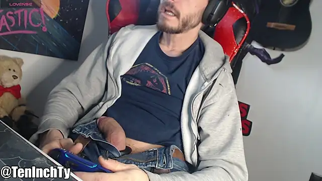 Snapshot of teninchty chatting on December 3, 4:38 pm teninchty online show from December 3, 4:38 pm