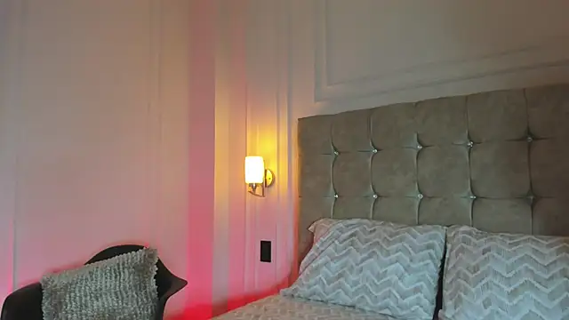 JasmineRoss 1 online show from September 12, 7:03 pm