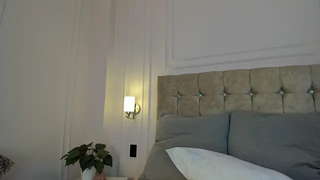 JasmineRoss 1 online show from November 4, 7:02 pm