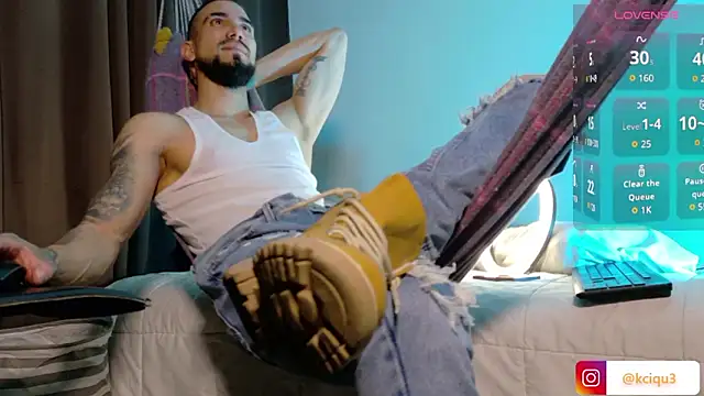 Snapshot of K_cique chatting on February 8, 2:37 am K cique online show from February 8, 2:37 am