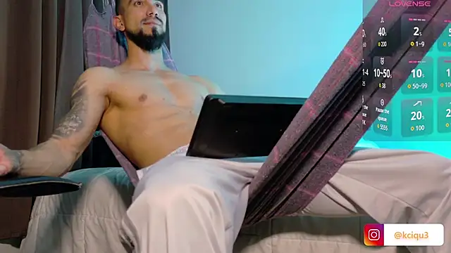 Snapshot of K_cique chatting on February 9, 11:03 am K cique online show from February 9, 11:03 am