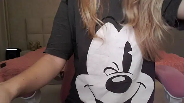 Snapshot of _asley_blond_ chatting on November 25, 10:43 pm asley blond online show from November 25, 10:43 pm