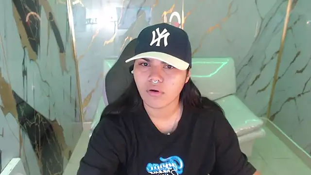 Snapshot of melany_rouse18 chatting on November 15, 1:18 pm melany rouse18 online show from November 15, 1:18 pm