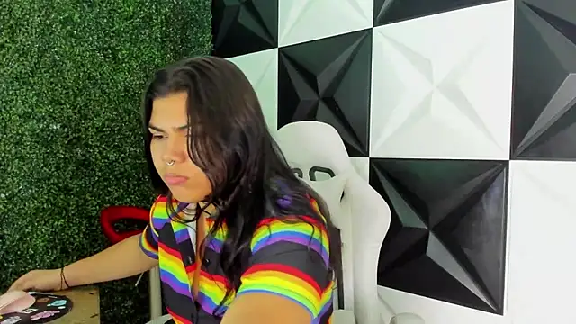 Snapshot of melany_rouse18 chatting on November 16, 1:22 am melany rouse18 online show from November 16, 1:22 am