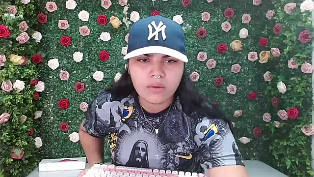 Snapshot of melany_rouse18 chatting on November 24, 5:23 pm melany rouse18 online show from November 24, 5:23 pm