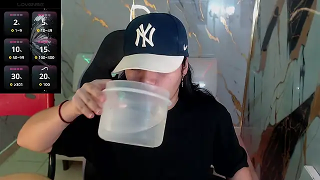 Snapshot of melany_rouse18 chatting on December 4, 1:42 pm melany rouse18 online show from December 4, 1:42 pm