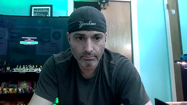 Snapshot of Novabear6996 chatting on June 27, 2:05 am Novabear6996 online show from June 27, 2:05 am