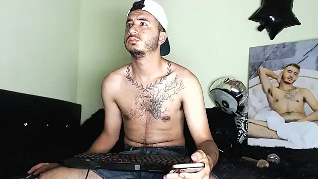 Snapshot of AdamParker_ chatting on November 4, 12:10 am AdamParker online show from November 4, 12:10 am