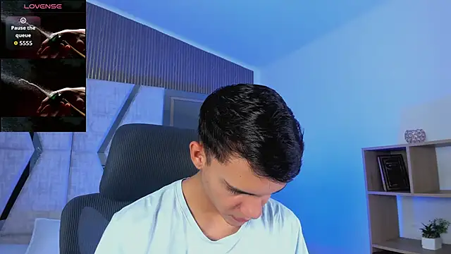 JacobRoberts1 online show from October 16, 8:43 pm