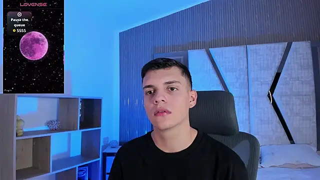 JacobRoberts1 online show from December 1, 8:25 pm