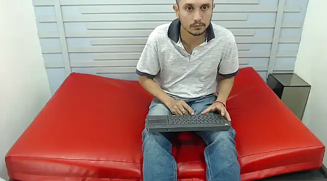 JhonTorres018 online show from February 25, 10:18 pm