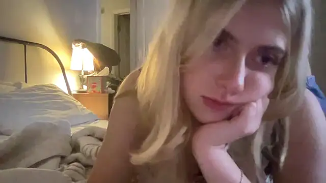 Snapshot of sinfulblonde1 chatting on February 15, 4:14 am sinfulblonde1 online show from February 15, 4:14 am