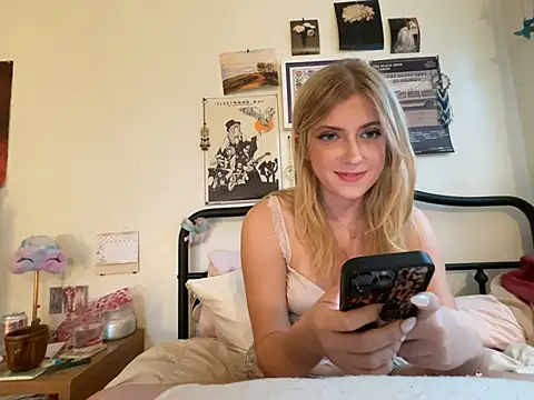 Snapshot of sinfulblonde1 chatting on February 22, 2:06 am sinfulblonde1 online show from February 22, 2:06 am