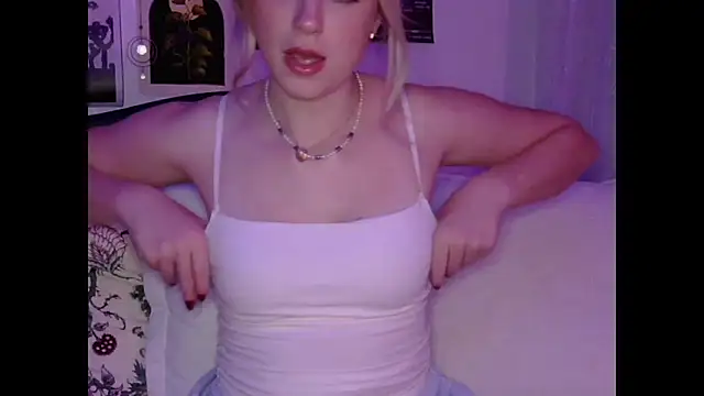 Snapshot of sinfulblonde1 chatting on March 4, 7:08 am sinfulblonde1 online show from March 4, 7:08 am