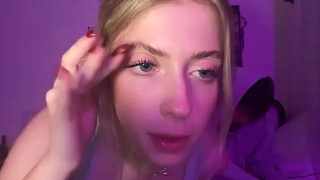 Snapshot of sinfulblonde1 chatting on March 20, 7:58 am sinfulblonde1 online show from March 20, 7:58 am