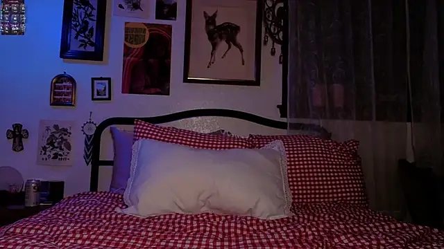 Snapshot of sinfulblonde1 chatting on November 28, 5:43 am sinfulblonde1 online show from November 28, 5:43 am