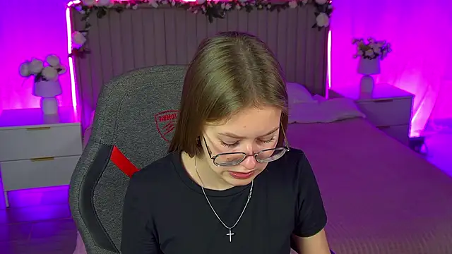 Snapshot of EveMundie chatting on November 25, 12:38 pm EveMundie online show from November 25, 12:38 pm