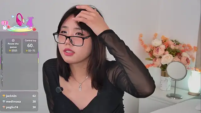 Snapshot of HitomiAoki chatting on March 10, 5:50 pm HitomiAoki online show from March 10, 5:50 pm