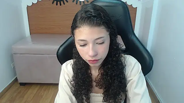 Snapshot of danatella_a chatting on November 8, 12:49 pm danatella a online show from November 8, 12:49 pm