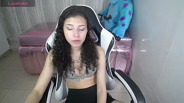 Snapshot of danatella_a chatting on November 14, 2:54 am danatella a online show from November 14, 2:54 am