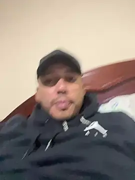 Snapshot of locoxTi45 chatting on February 20, 1:25 am locoxTi45 online show from February 20, 1:25 am