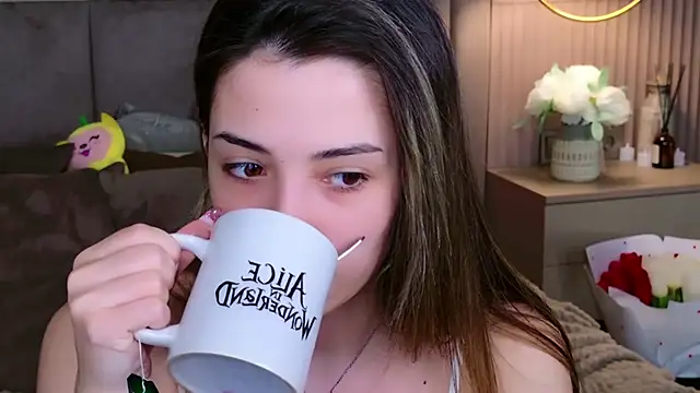 Snapshot of Alice_Deleon chatting on March 9, 3:22 am Alice Deleon online show from March 9, 3:22 am