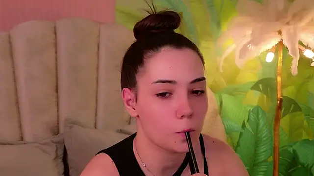 Snapshot of Alice_Deleon chatting on June 7, 11:25 am Alice Deleon online show from June 7, 11:25 am
