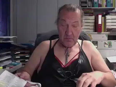 HMStraps01 online show from October 18, 7:20 am