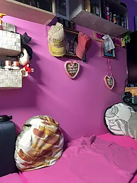 sexymelli18 online show from January 9, 6:42 pm