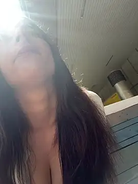 Snapshot of sexymelli18 chatting on June 7, 11:14 am sexymelli18 online show from June 7, 11:14 am